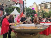 Semarang Introducing Market 2024, Mbak Ita dan Chef Bobon Masak Besar 477 Porsi Nasi Goreng