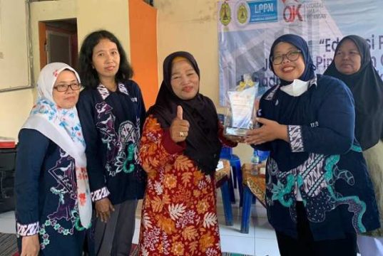 Tim PkM USM Beri Edukasi Pencegahan Jebakan Pinjol Ilegal