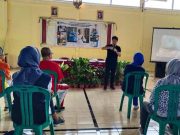 Tim PkM USM Beri Pelatihan Kesehatan Sendi Lutut