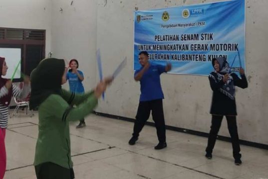 Pelatihan Senam Stik bersama Warga Kalibanteng Kulon