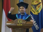 Wagub Jatim Emil Elestianto Dardak Diwisuda sebagai Lulusan Terbaik PWK USM