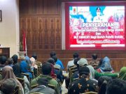 Serahkan Santunan Kematian bagi Warga Miskin dan BLT DBHCHT Buruh Rokok
