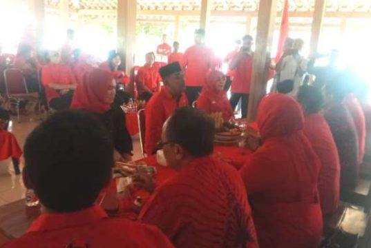 Setyohadi Orang Pertama Mengambil Formulir Pendaftaran Cabup Grobogan di PDI Perjuangan dan Partai Demokrat