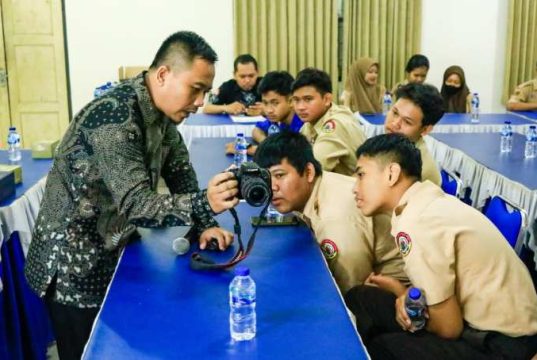 Peringati Hardiknas, Komunitas Fotografi Instanusantara Gelar “Goes to School” di 11 Regional Se-Indonesia