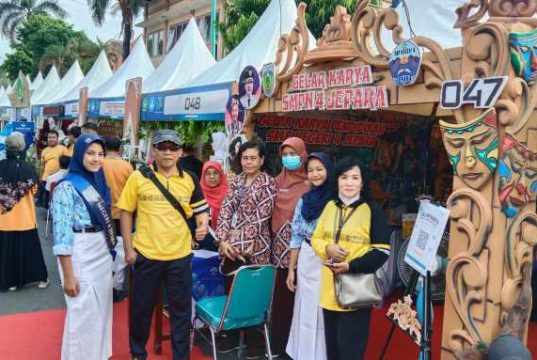 Tampilkan Gapura Ukiran Mahkota Ratu Shima, SMPN 4 Jepara Pukau Pengunjung Pameran Pendidikan