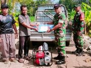Komandan Koramil Menyerahkan Bantuan Pompa Air
