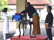 Spektakuler, Bernuansa Nusantara Diwarnai Penyerahan 10 Juta Bendera