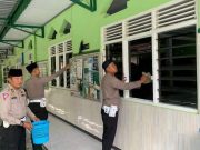 Baksos Religi Polri, Kerja Bakti Membersihkan Masjid