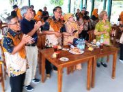 Reuni ASRI, Melantunkan Bersama Nyanyian Helo-helo