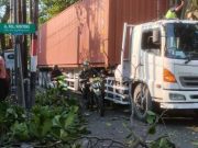 Jembatan Getasrejo Dibongkar Pengemudi Kendaraan Berat Bingung, Sebuah Truk Tabrak Pohon