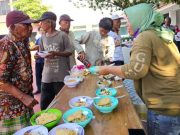 Jumat Berkah, Kanwil Kemenkumham Jateng Bagikan Makanan untuk Warga Sekitar