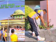 Polsek Jati Bebersih Gereja dan Masjid Jelang Hari Bhayangkara Ke-78 di Blora