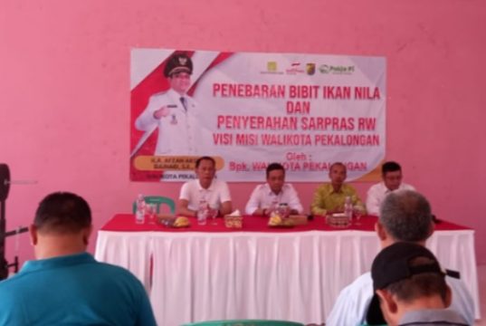 Manfaatkan Lahan Tergenang, Walikota Pekalongan Tebar Benih Nila