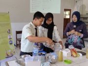 Tim PkM FTP USM Beri Pelatihan Pembuatan Teh Kombucha di SMKN 6 Kendal