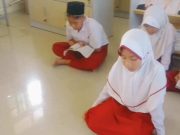 Tangis Haru Orang Tua Shofia Khumairo, Gadis Kelas 6 MI Hafal Alquran 30 Juz