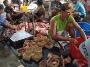 Pembagian Daging Kurban di Semarang Mulai Tinggalkan Penggunaan Kantong Plastik Ganti Besek
