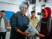 Perumda Air Minum Tirta Aji Bagikan Daging Kurban Kepada Masyarakat