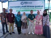 RSI Sultan Agung Bagikan Daging Kurban ke Ponpes, Panti Asuhan dan Warga Terdampak Rob