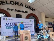 Peserta Jalan Sehat USM Pesta Doorprize