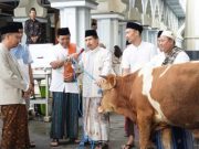Iduladha, Sekda Jepara Sembelih Sapi di Masjid Baitul Makmur