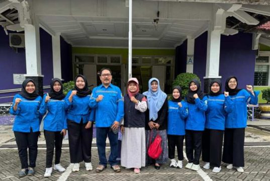Tim Pengabdian Masyarakat UNDIP Edukasi Bahaya Debu PM 2,5 dan PM 10 serta Kromium di Industri Tenun Troso