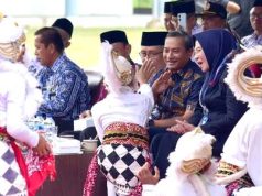 Pertemuan Akbar Guru Dimeriahkan Tari Kethek Ogleng