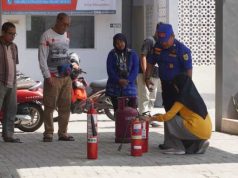 41 Karyawan PMI Kebumen Berlatih Gunakan Apar