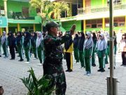 Tentara Memberikan Pembinaan Karakter Kepada Para Siswa