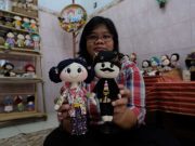 Perempuan Penebar Literasi Budaya dalam Sepaket Boneka Adat Nona Kriwil Limbah Perca