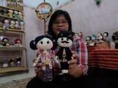 Perempuan Penebar Literasi Budaya dalam Sepaket Boneka Adat Nona Kriwil Limbah Perca