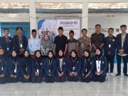 Mahasiswa KKN Universitas Trunojoyo Madura di Sokobanah Daya Memanfaatkan Limbah Sekam Padi Menjadi Pupuk Organik