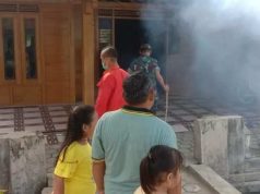 Puskesmas dan Babinsa Tunjungan Basmi Sarang Nyamuk dengan Pengasapan