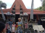 Berdandan Ala Bali di Candi Joglo Berfoto di Spot Instagramabel