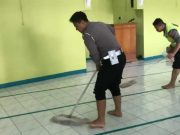 Bakti Religi Satlantas Polres Grobogan, Bersihkan Masjid Sebelum Shalat Jumat