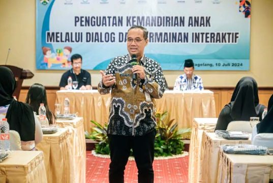 Aziz Dorong Kemandirian Anak Melalui Dialog dan Permainan Interaktif