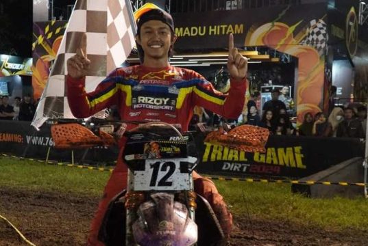 Lantian Juan Juara Umum Seri Perdana Trial Game Dirt 2024