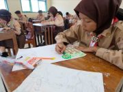 Menanam Bakau di Hati dan Pesisir, Kegembiraan Pelajar SMP di Wedung Demak pada Hari Mangrove Sedunia