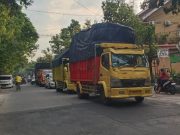 Kendaraan Berat Masuk Kota Purwodadi Akibat Penutupan Jalan Lingkar Utara