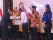 Rektor USM Terima Penghargaan dari KONI Kota Semarang