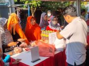 Mbah Legiman Bersyukur Bisa ‘Mborong’ Sembako Murah Pemkot Semarang