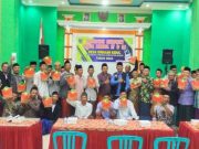 Pemdes Undaan Kidul Bagikan HP Android ke Ketua RT dan RW