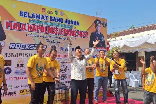 Meriah 500 Kicau Mania Berebut Piala Kapolres Jepara