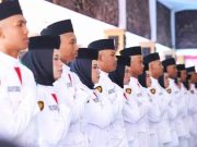 Orang Tua Ikut Menyaksikan Pengukuhan Paskibraka