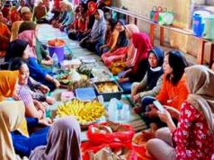 Para Pedagang Pasar Menggelar Kenduri Tujuhbelasan