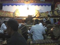 Wayang Kulit Lakon Bima Suci Dimainkan oleh Tiga Dalang