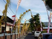 Dihiasi Penjor, Hari Pertama Belum Ada yang Mendaftar