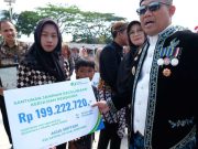 Bupati Serahkan Santunan Bagi Enam Ahli Waris Peserta BPJS TK