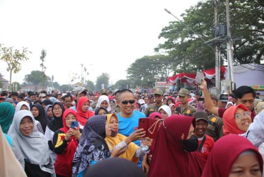 Belasan Ribu Peserta Ikut Jalan Sehat Bersama Bupati Kebumen