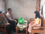 Kapolsek Gombong Ajak Personel Sedekah Sembari Sambangi Warga
