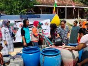 PWI Grobogan dan BPBD Salurkan Bantuan Air Bersih untuk Warga Kekeringan di Pulokulon